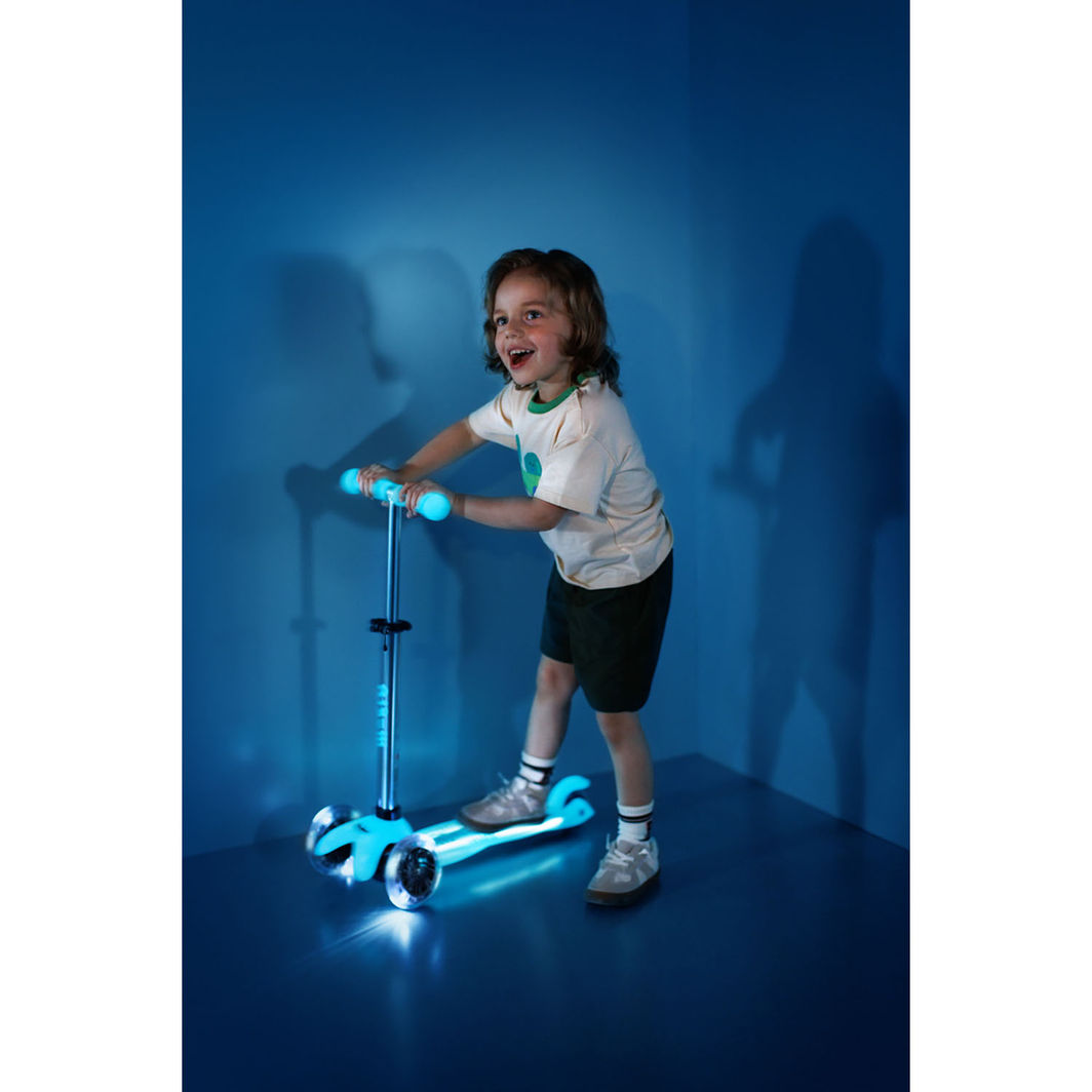 Micro Sparkesykkel, Mini Deluxe Glow LED Plus - Glacier Aqua