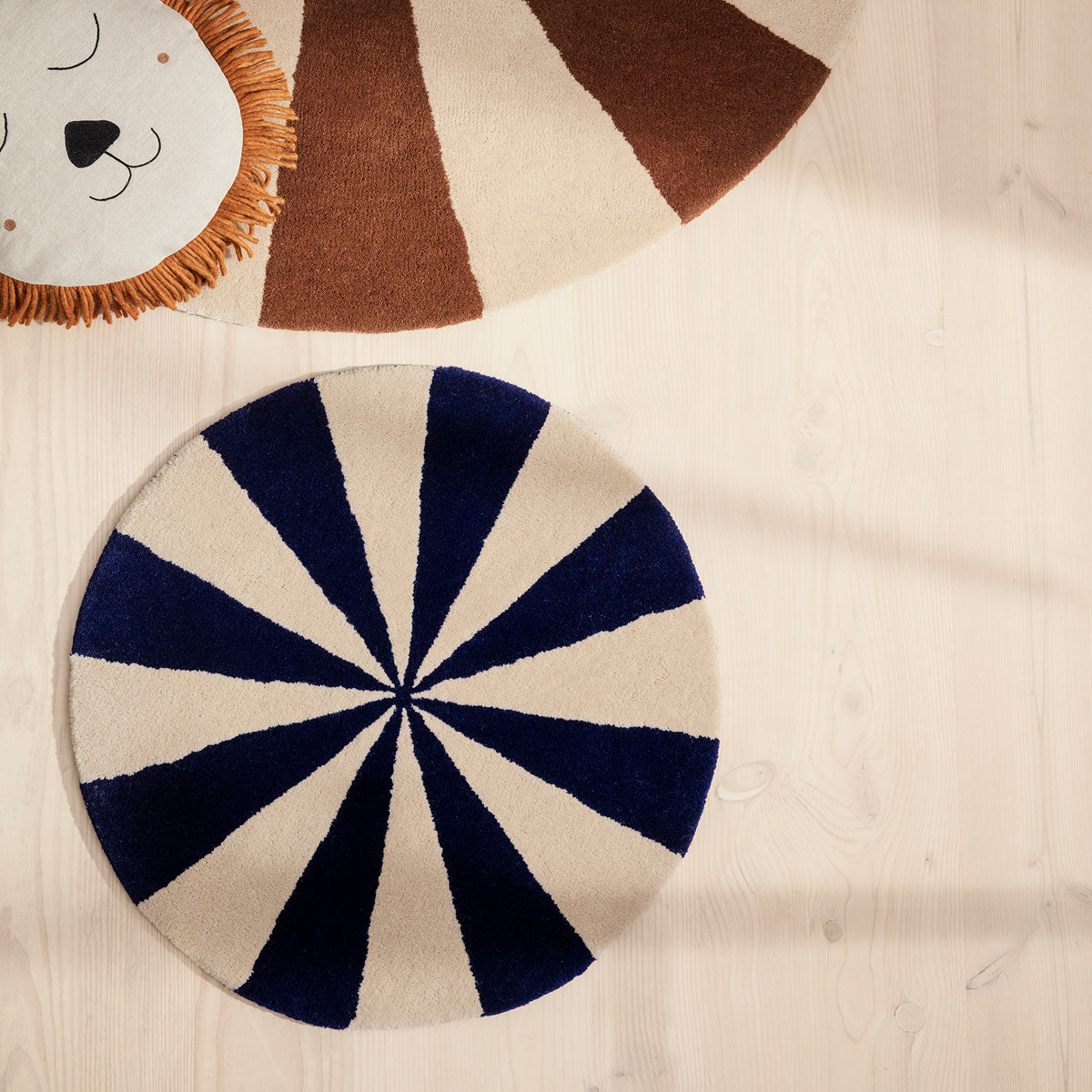 ferm Living gulvteppe, rundt - Arch small, bright blue/off-white