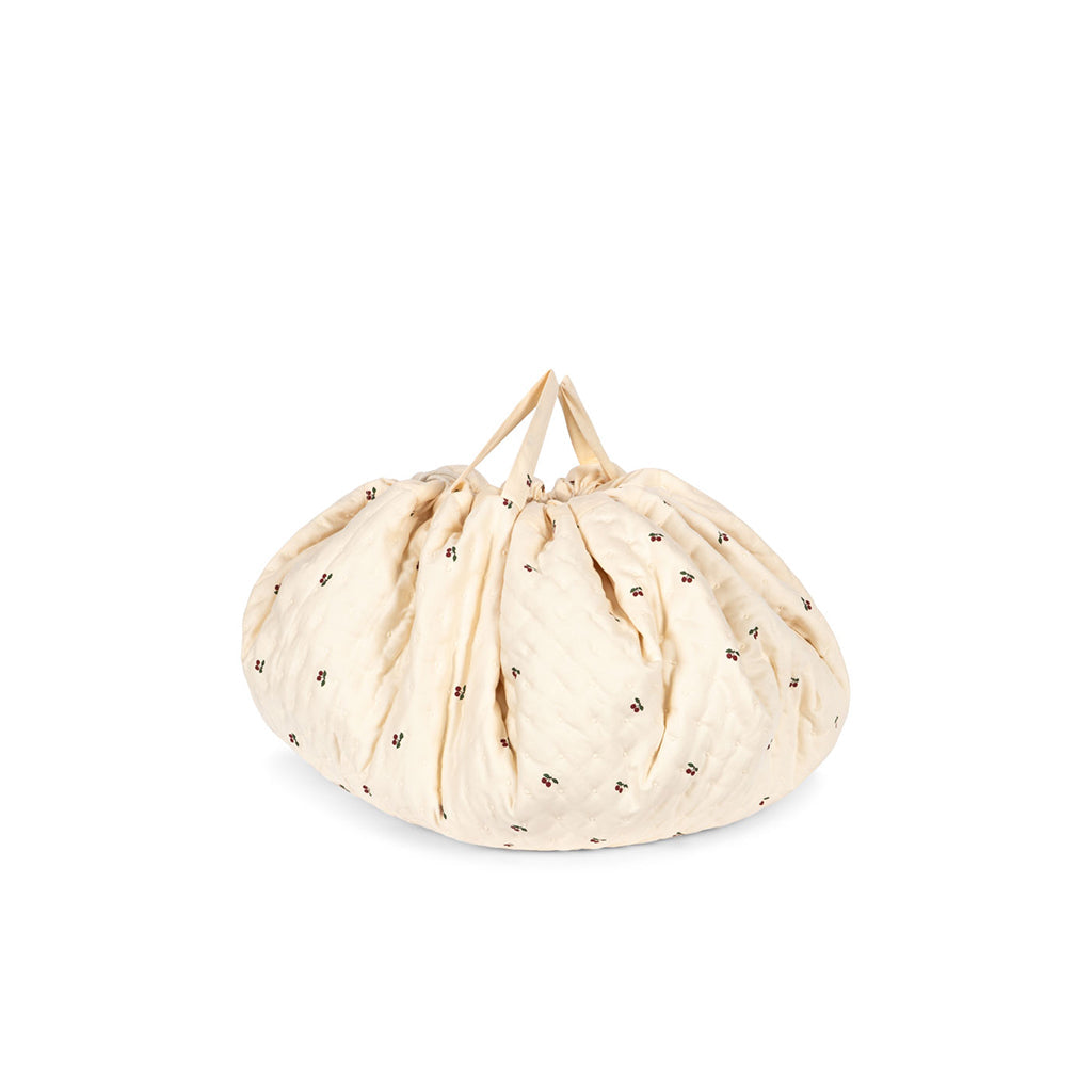 Konges Sløjd leketeppe og opbevaring i ét, Cherry