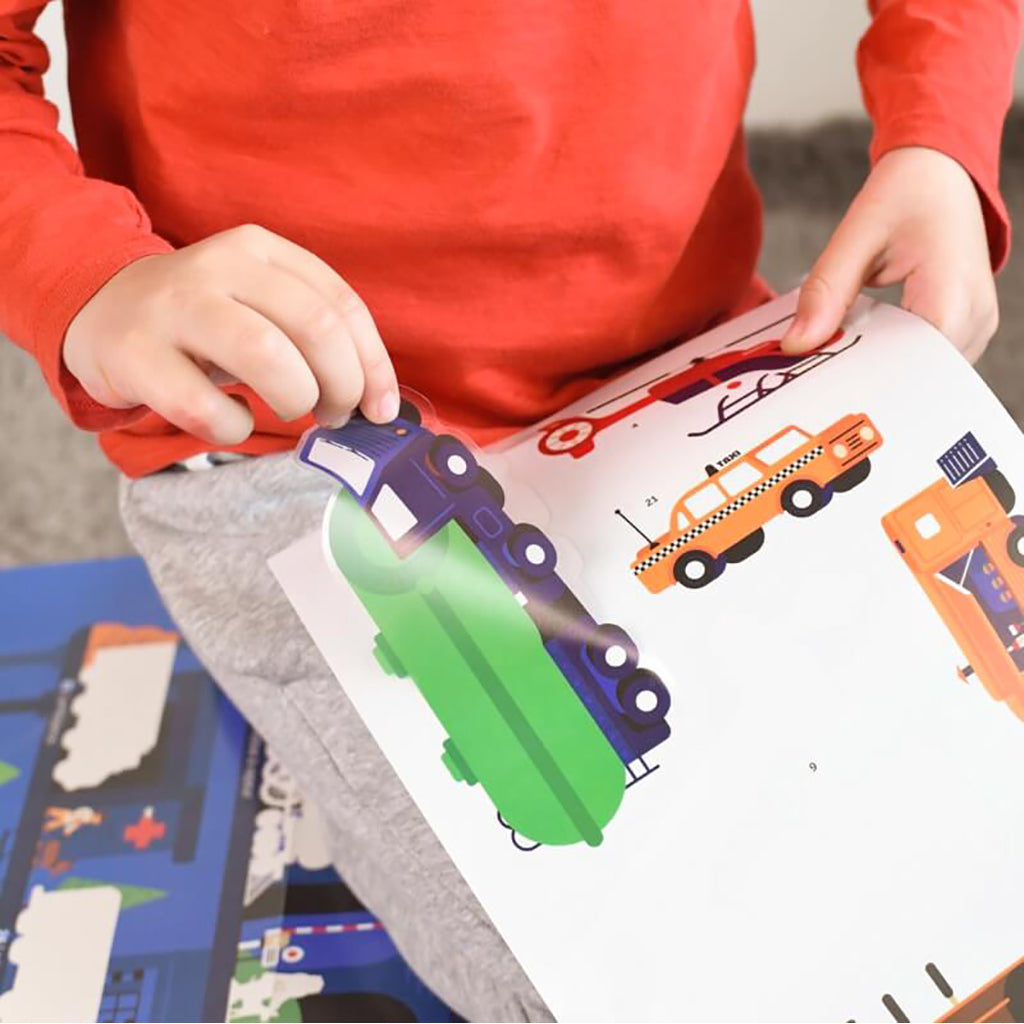 Poppik klistremosaikk i papir, plakat og 44 klistremerker – Kjøretøyer