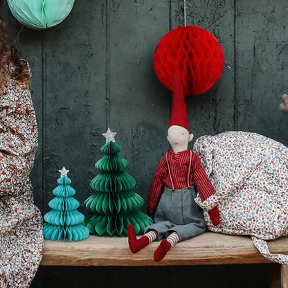 Maileg Medium nisse, Gutt m. selebukse