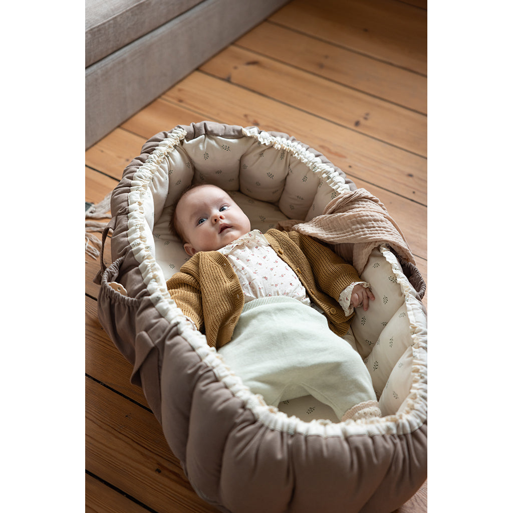 Sebra 3-i-1 babynest, babylift og lekematte, Sophora Leaves - Beige