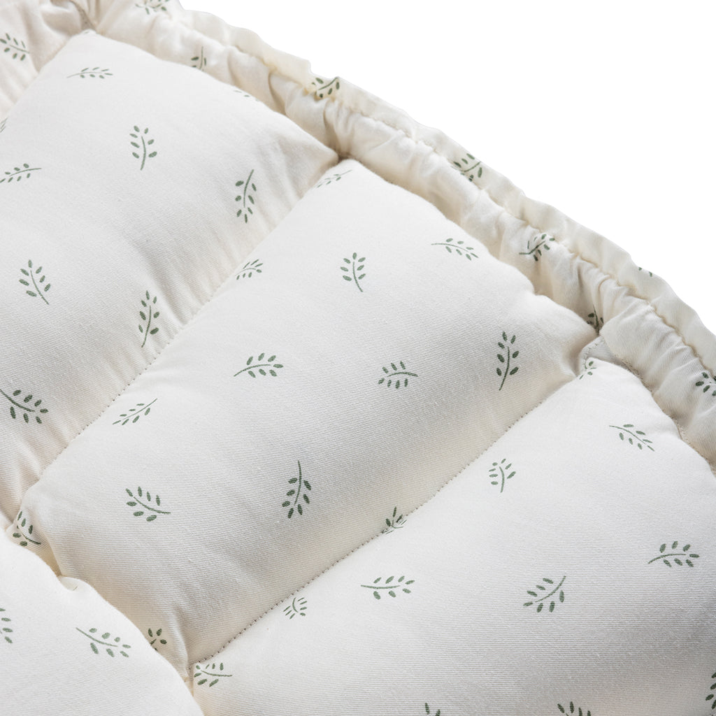 Sebra 3-i-1 babynest, babylift og lekematte, Sophora Leaves - Beige