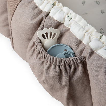 Sebra 3-i-1 babynest, babylift og lekematte, Sophora Leaves - Beige