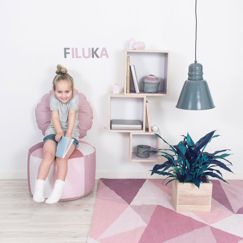 Bokstaver i tre,  A - Å - pastell jente