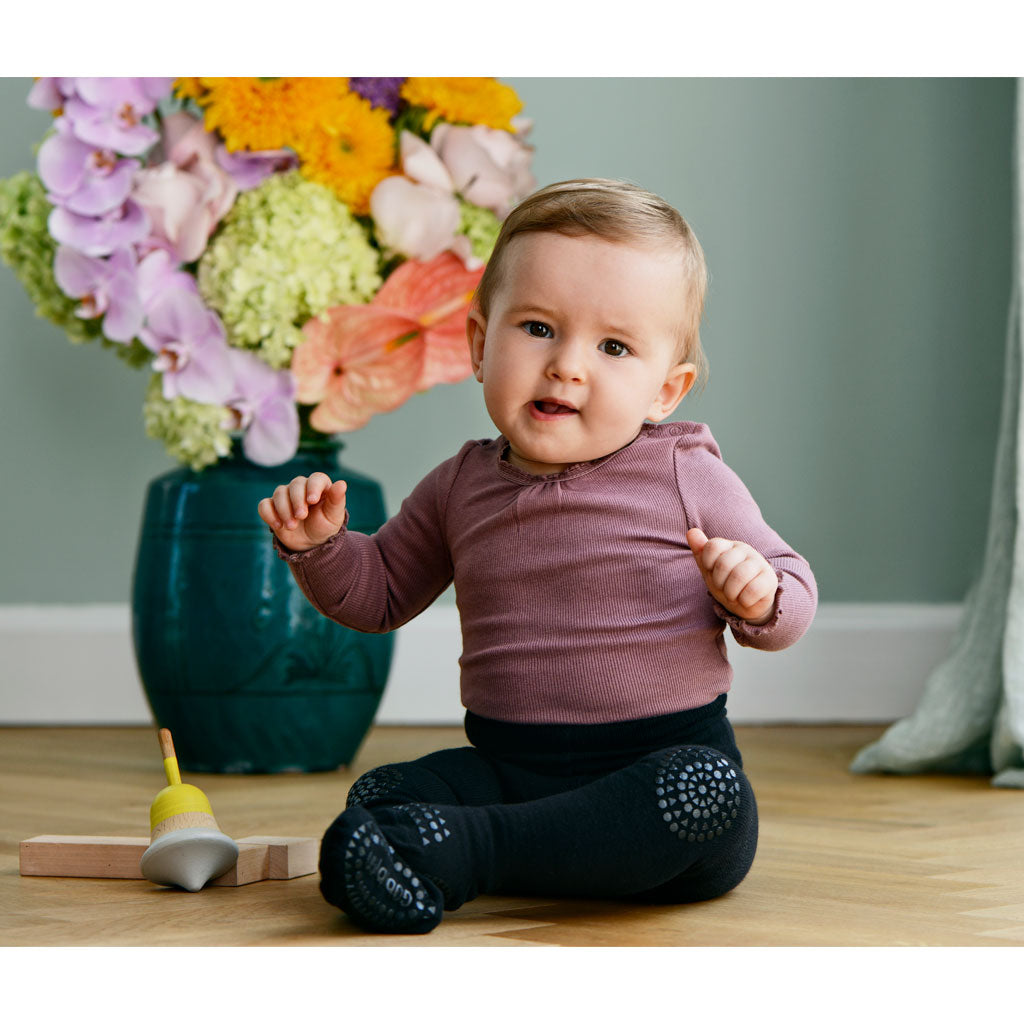 GoBabyGo kravlestrømpebukse m. gummiprikker, dark grey melange