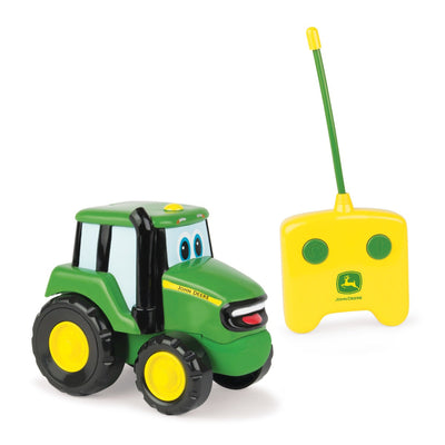 Min første fjernstyret traktor! Johnny Traktor er perfekt til yngre børn med hans meget nemme styring